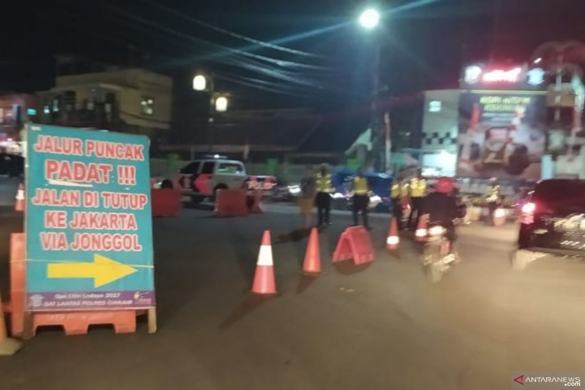 Hingga malam jalur menuju Cipanas-Puncak ditutup dari Cianjur