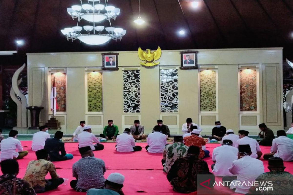 Pemkab dan ulama Pamekasan istighatsah untuk keselamatan bangsa