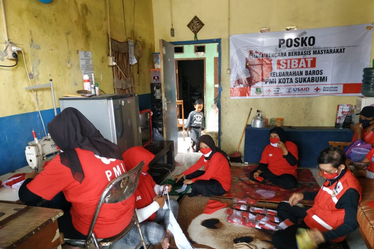 PMI Kota Sukabumi sambut HUT RI dengan bagi-bagi masker merah putih