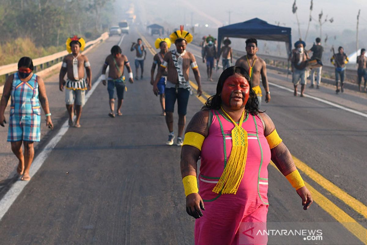 Suku Kayapo Brazil berunjuk rasa protes penanganan pandemi