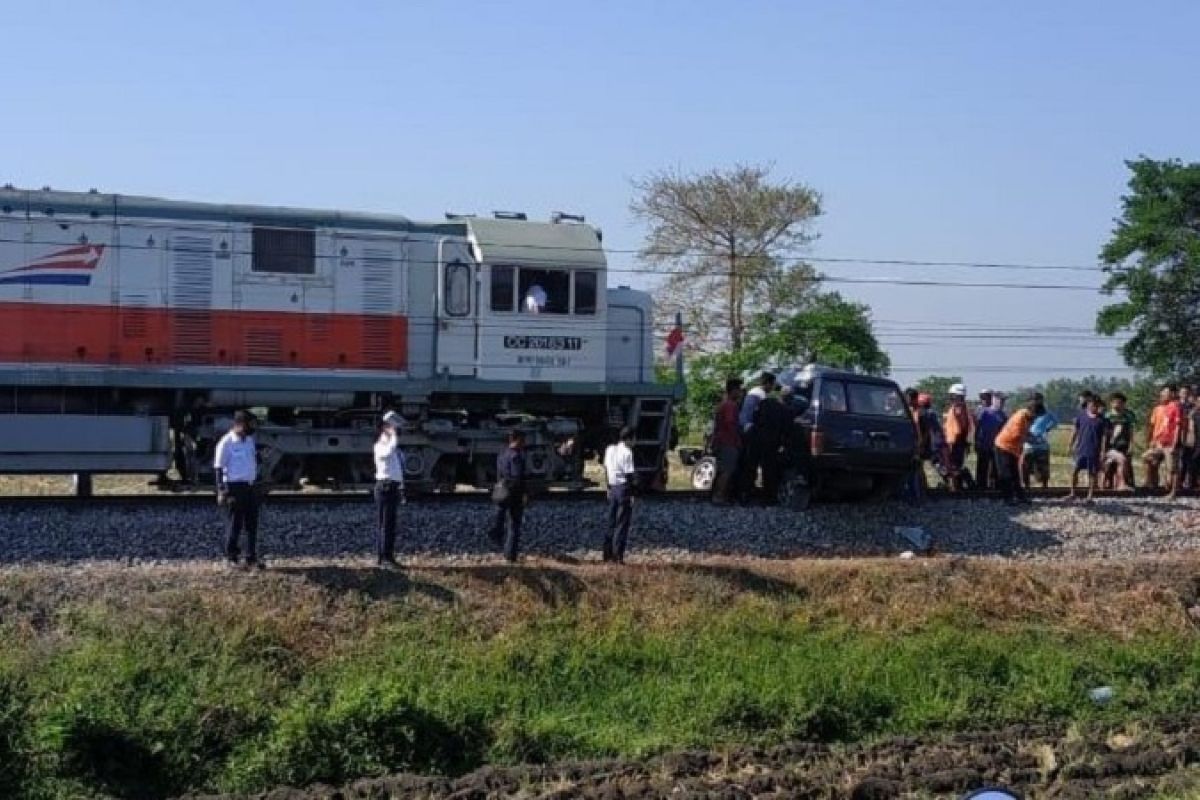 Terjadi kecelakaan kereta api dan mobil, tiga orang meninggal