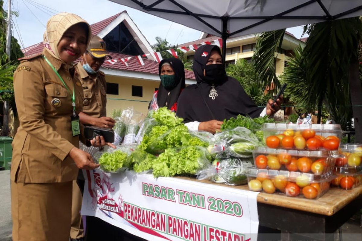 Dinas TPH Sulteng  gelar pasar tani meriahkan HUT Ke-75 RI