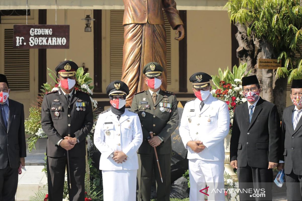 Kenang Sang Proklamator, Wali Kota Mojokerto Ning Ita peringati Hari Kemerdekaan di sekolah Soekarno kecil