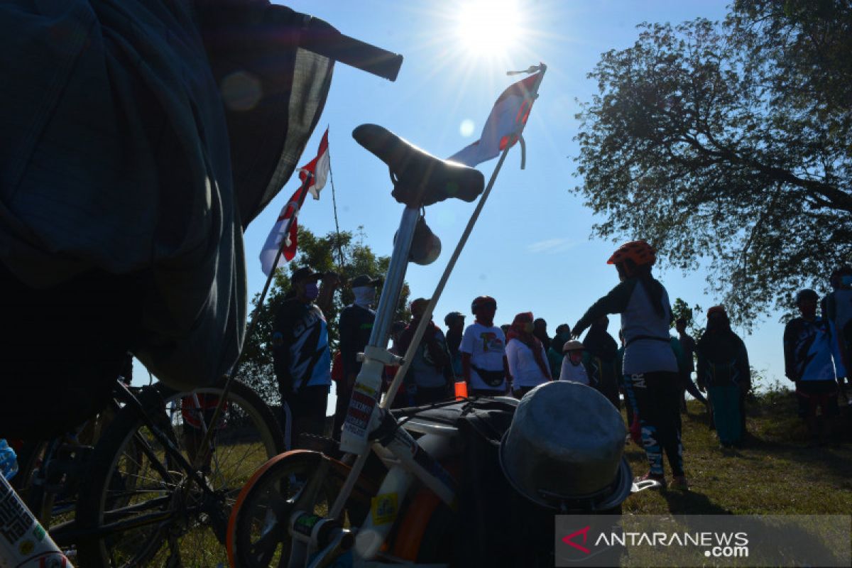 Upacara HUT RI di lahan bekas galian tambang