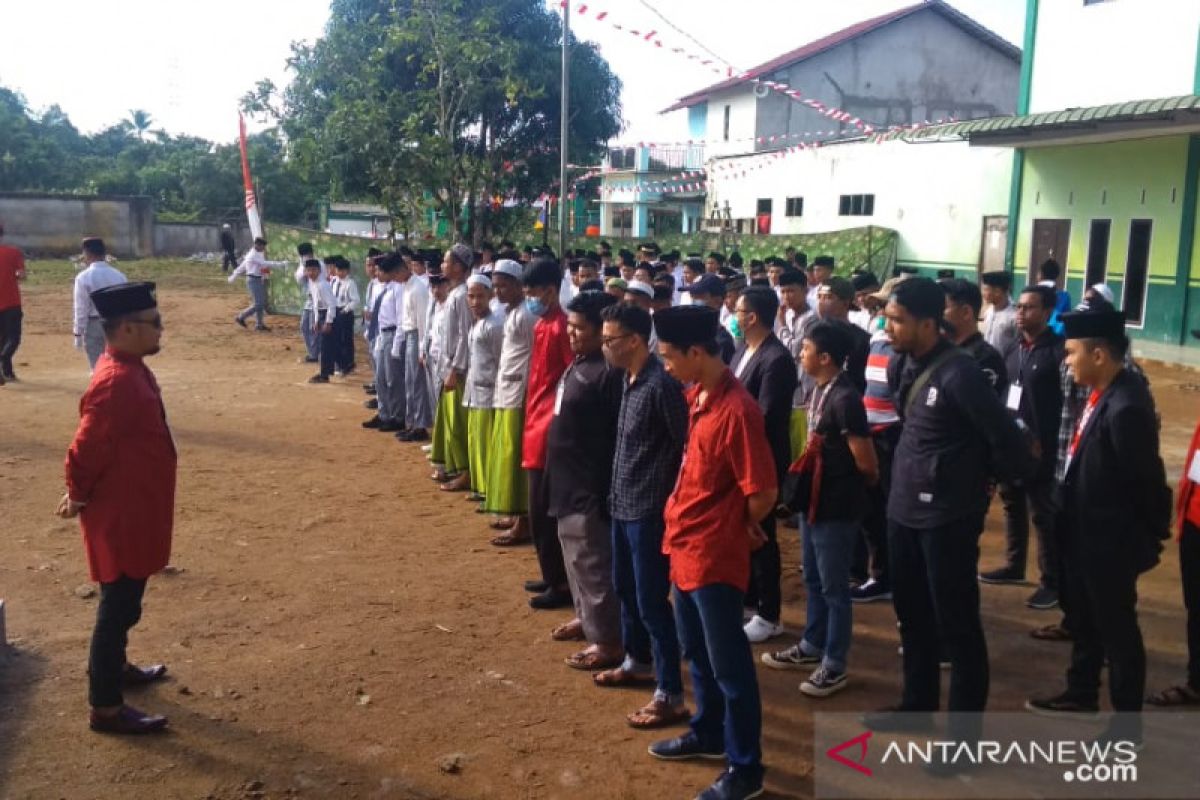 HUT RI, Baitulmaal Munzalan Indonesia bagi hadiah ke santri Kubu Raya