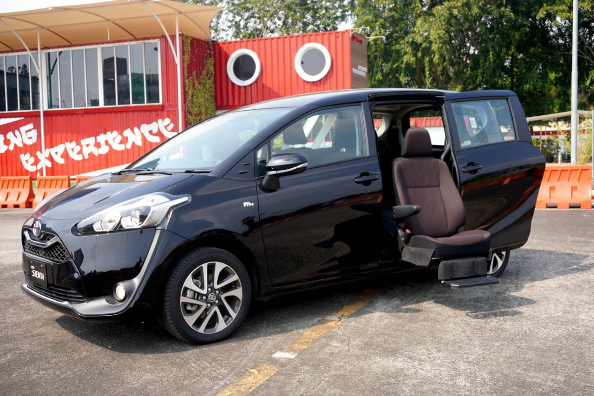 Toyota rilis Sienta Welcab dengan kursi penumpang otomatis