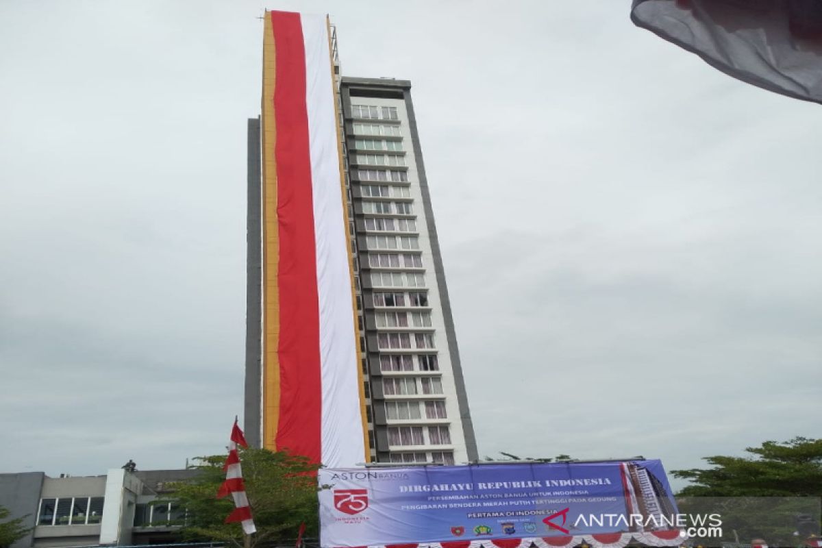 Bendera Merah Putih terpanjang di Kalimantan berkibar di Banjar