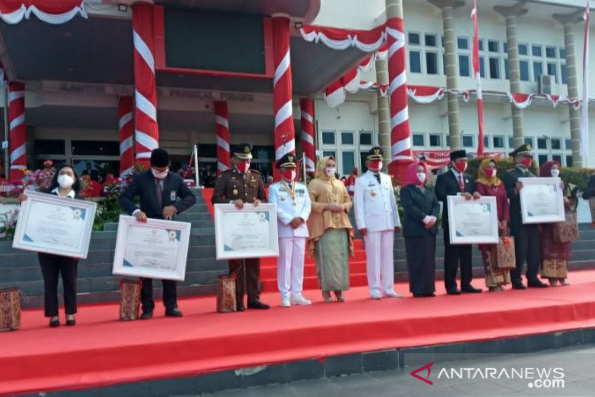 Peringati HUT ke-75 RI, Pemkot Pangkalpinang gelar upacara pengibaran Bendera Merah Putih