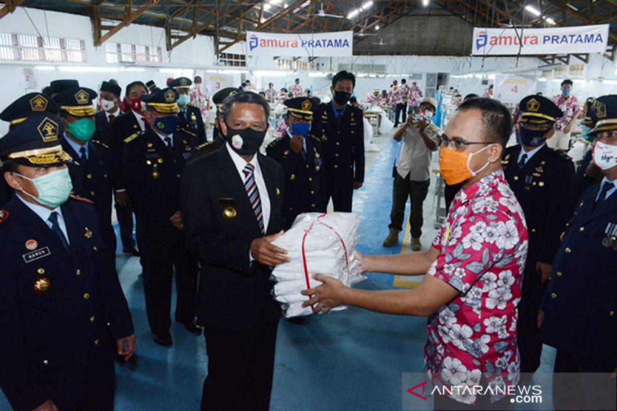 Gubernur Sulsel tinjau pabrik garmen di Lapas Makassar