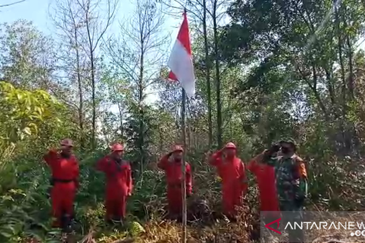 Manggala Agni upacara HUT RI dari lokasi Karhutla di Pekanbaru