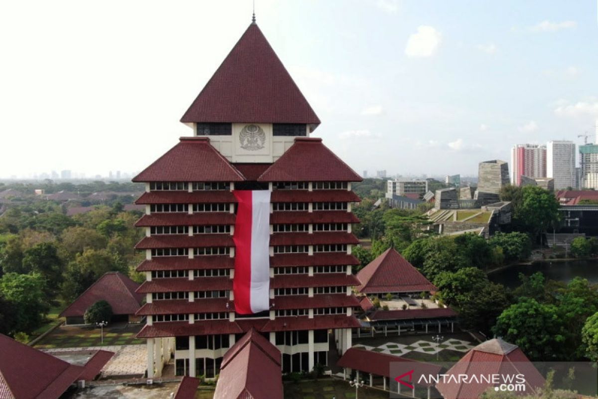 Semarakkan HUT RI, UI bentangkan kain merah putih raksasa