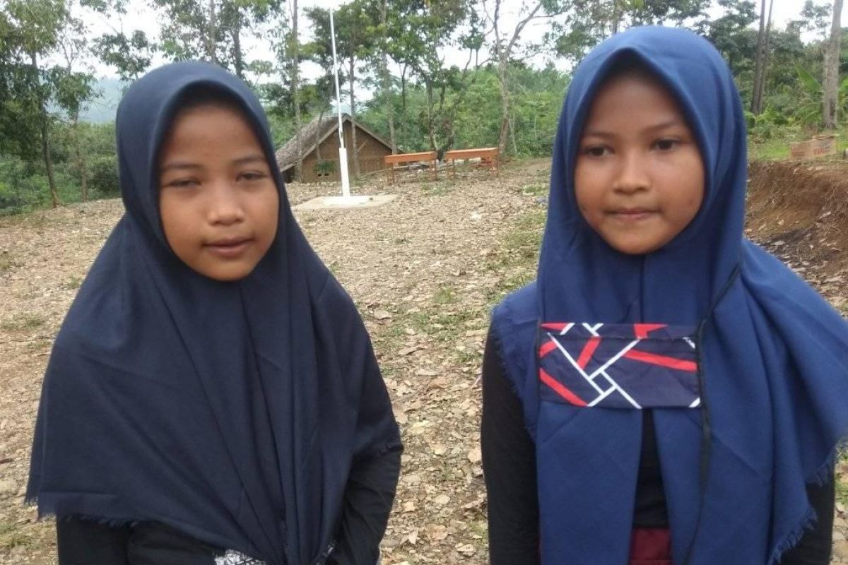 Dua anak Suku Badui Muslim sukses kibarkan bendera Merah Putih