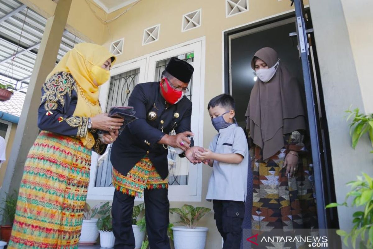 Gebrak masker, cara Aminullah dan Nurmiaty warnai HUT RI ke-75