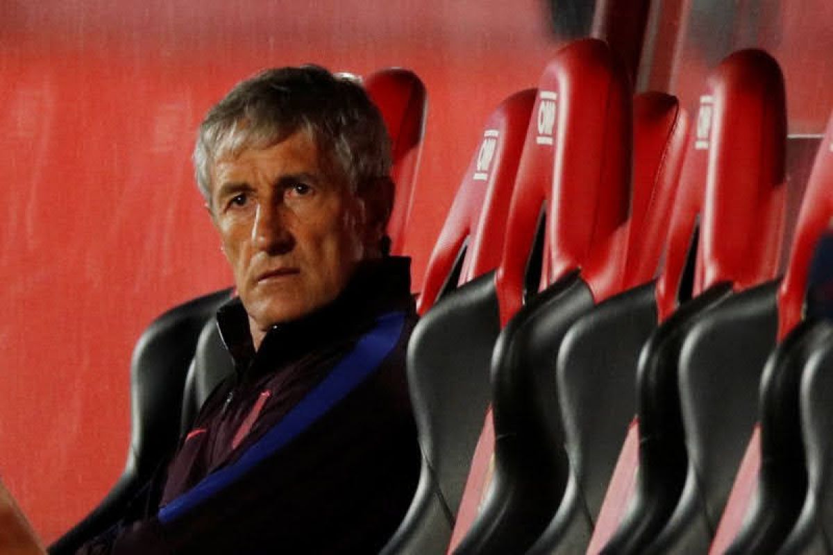 Barca resmi pecat pelatih Quique Setien