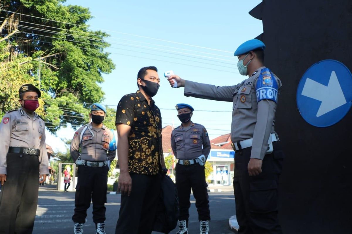 Polresta Kediri sanksi anggota tidak disiplin pakai masker