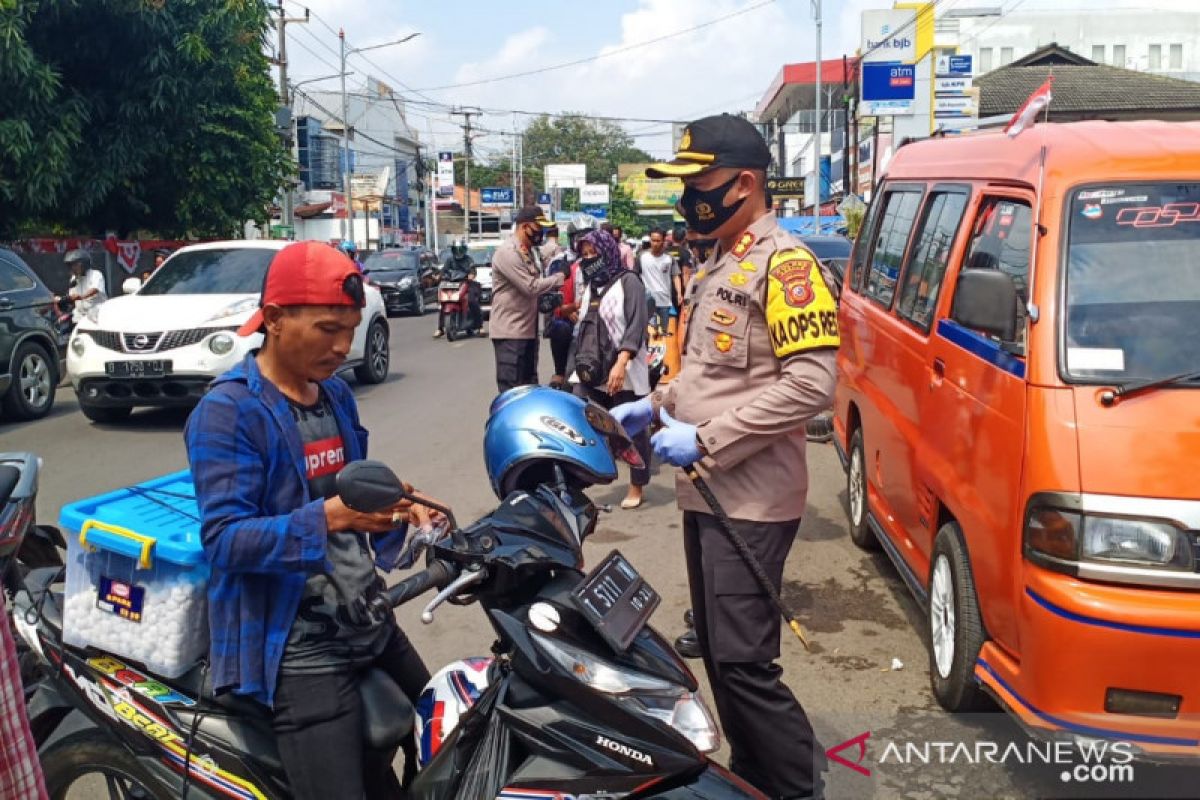 Polres Subang gelar operasi disiplin penggunaan masker