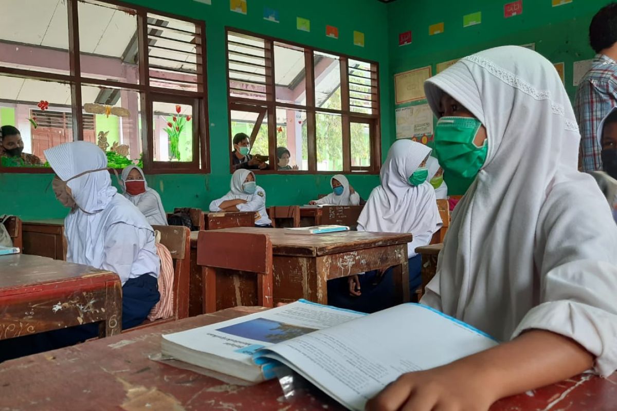 Siswa SD dan SMP di Serang mulai KBM tatap muka