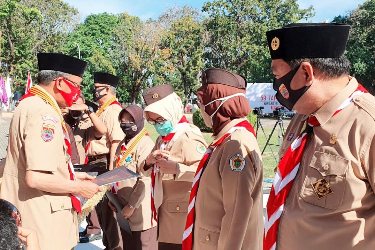 Tokoh Sulsel mendapatkan penghargaan Satyalancana Pramuka