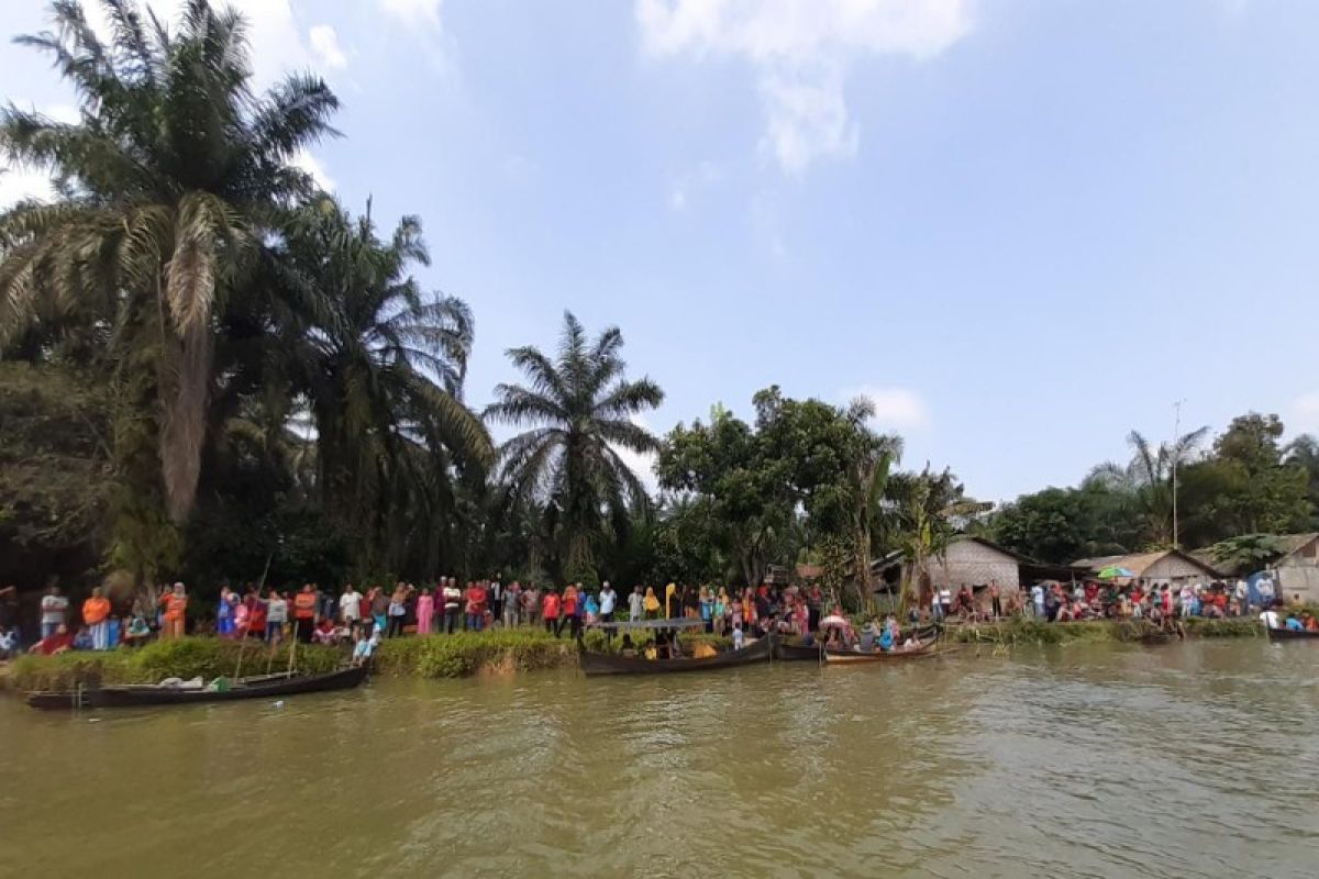 Lomba sampan meriahkan HUT Ke 75 RI di Kampung Lama Besitang Langkat