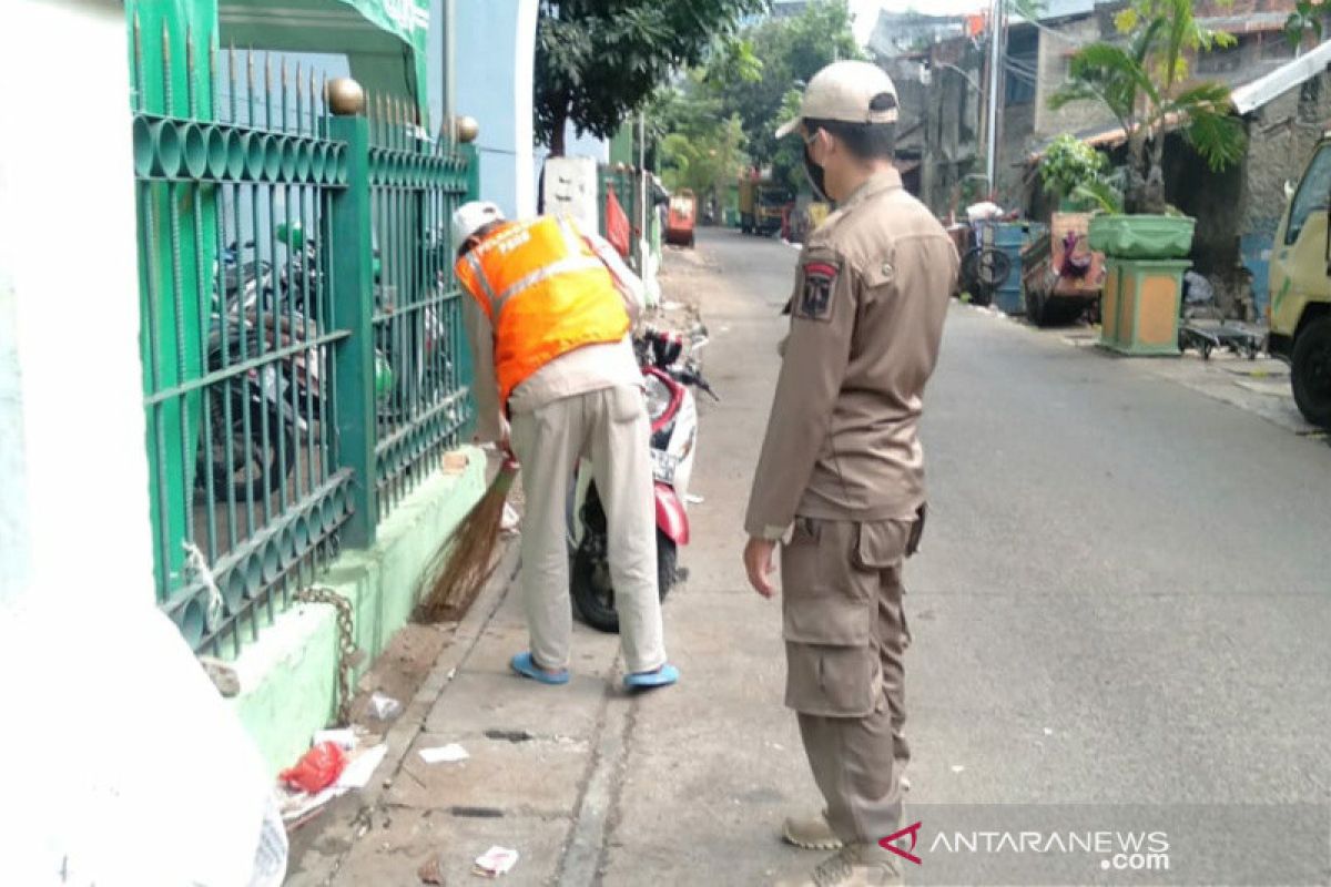 Satpol PP Sawah Besar tindak 1021 warga tak pakai masker