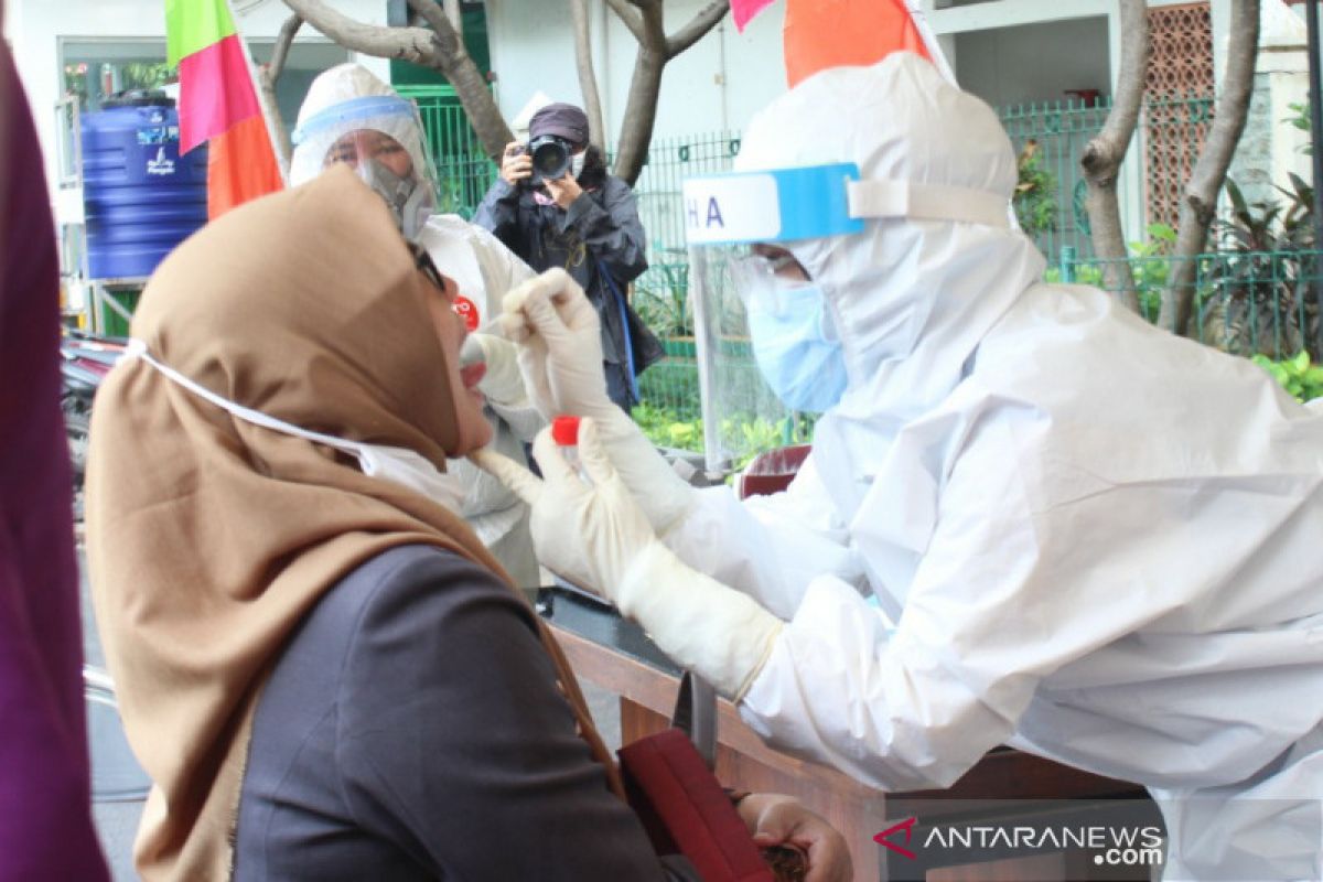 Kecamatan Sawah Besar lakukan tes usap massal cegah COVID-19