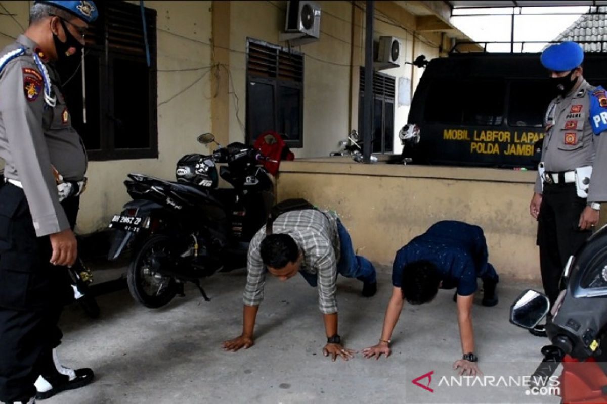 Sidak Propam, sejumlah personel Polda Jambi tak bermasker dihukum 