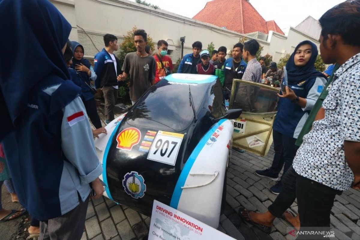 Menristek Bambang PS Brodjonegoro luncurkan mobil otonom "iCar ITS"