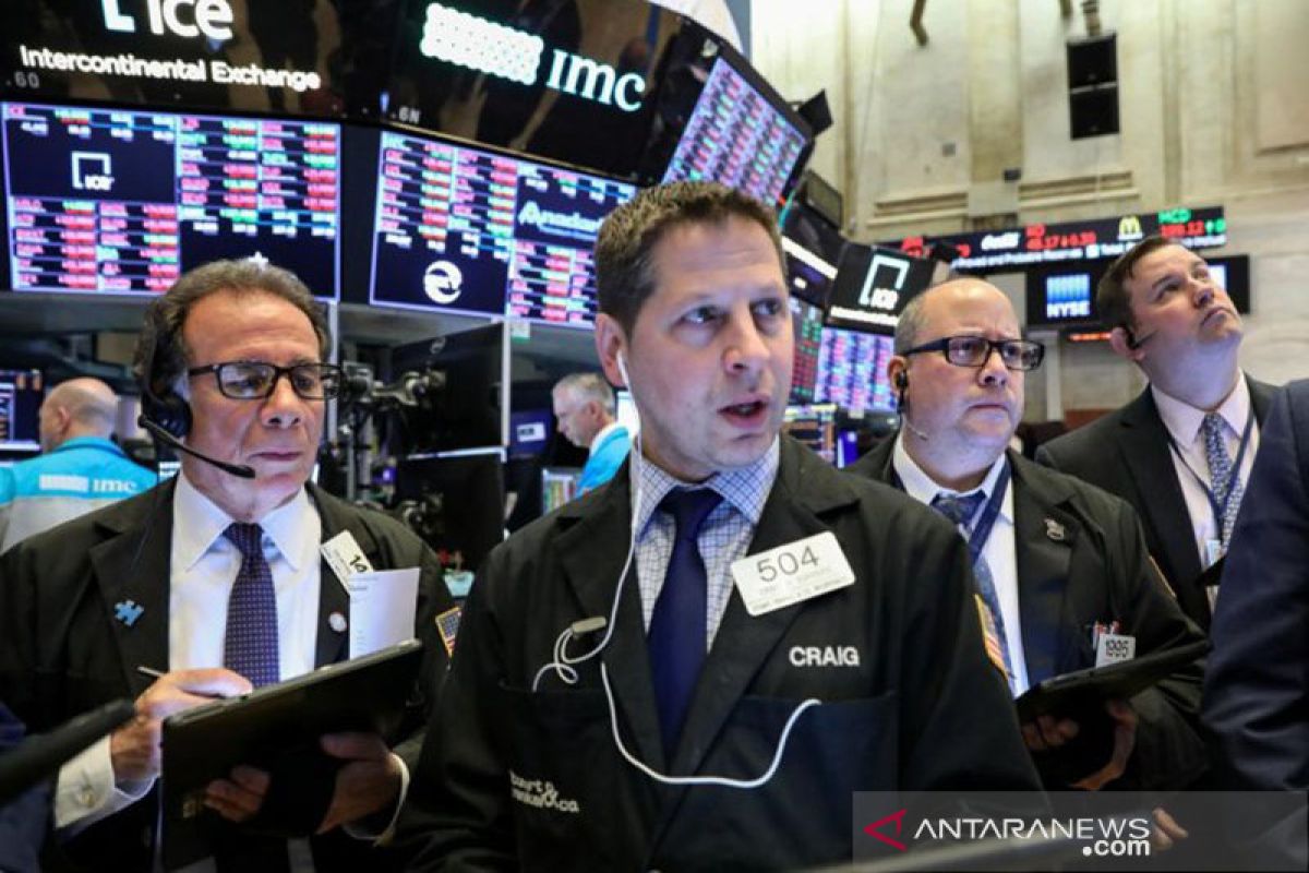 Wall Street menguat tajam, Indeks Dow Jones melonjak di atas 450 poin