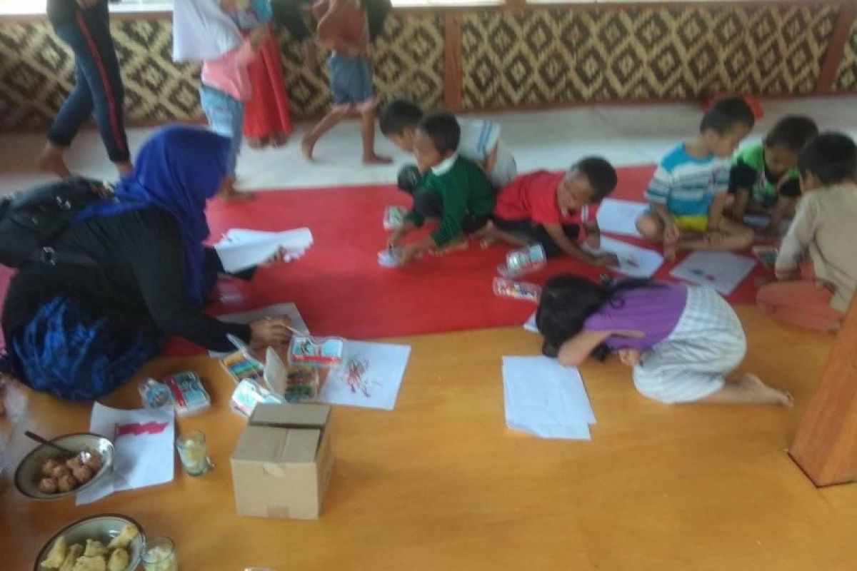 Anak Badui Ciboleger-Banten belajar di PAUD dengan tatap muka