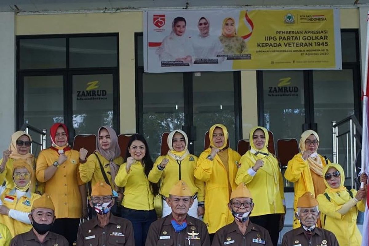 IIPG Kalbar-DPD Golkar Kota Pontianak bagikan bingkisan peringati HUT-RI