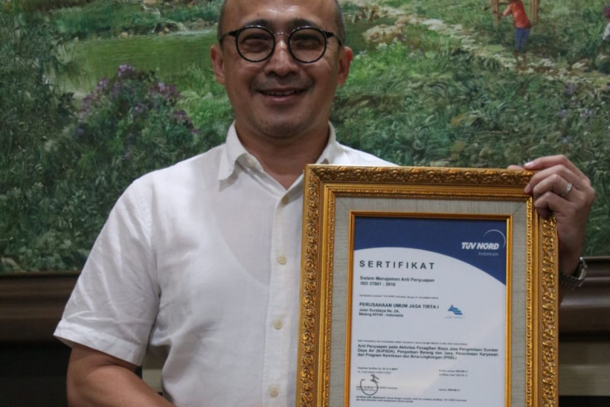 Jasa Tirta I terima sertifikat sistem manajemen antipenyuapan ISO 37001:2016