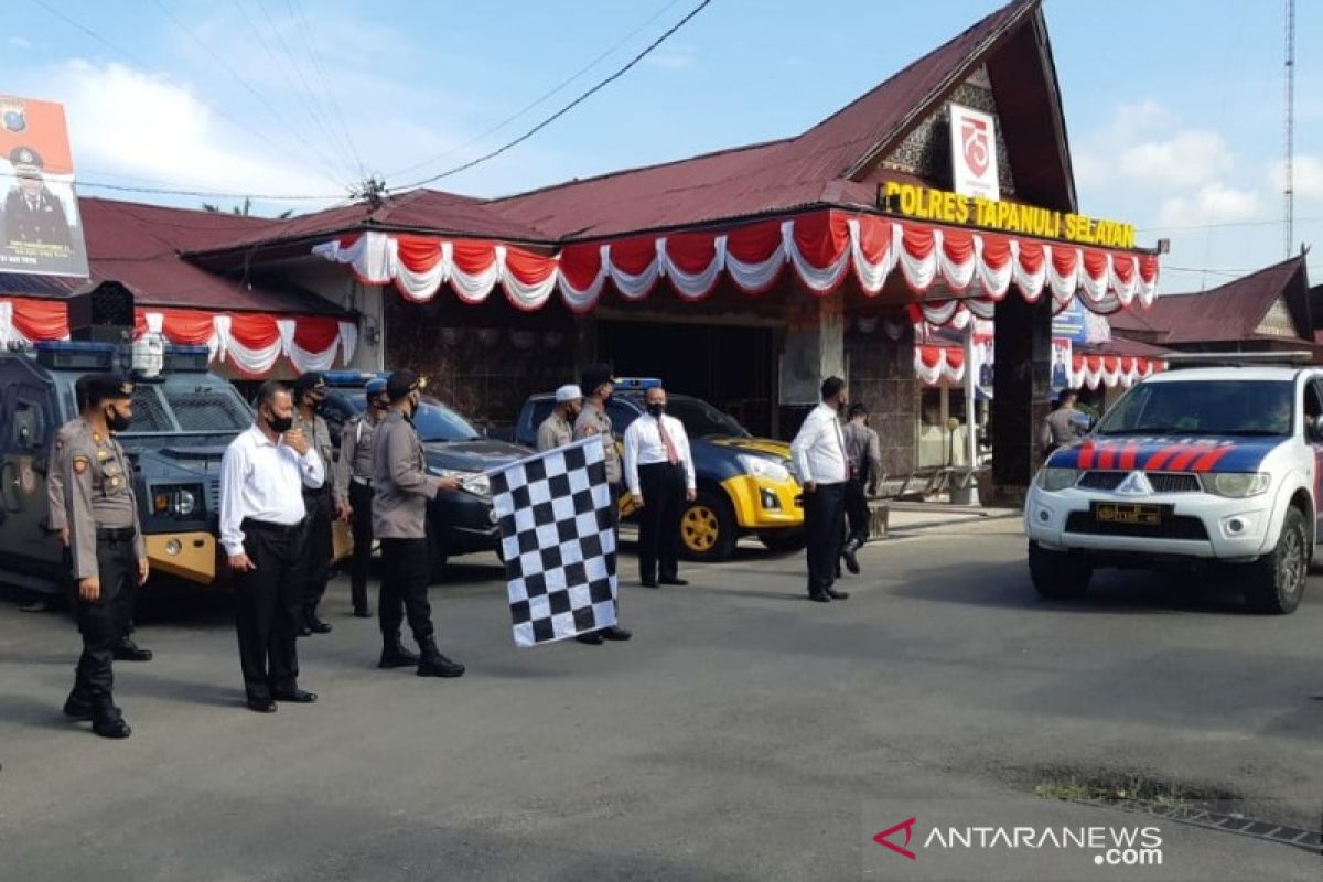 HUT ke-75 RI, Polres Tapsel bagikan ribuan sak beras kepada masyarakat terdampak COVID-19