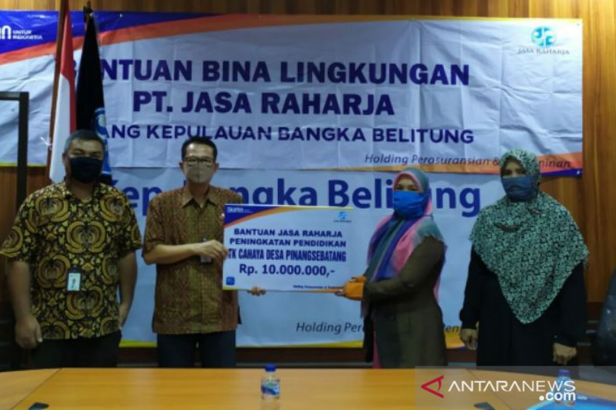 JR Babel serahkan bantuan peningkatan pendidikan untuk TK Cahaya Pinang Sebatang