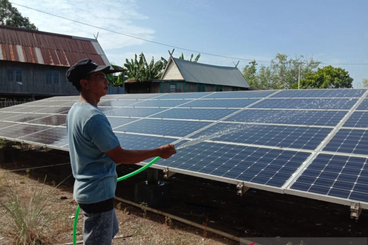 Listrik tenaga surya jadi pelita baru warga Pulau Saugi