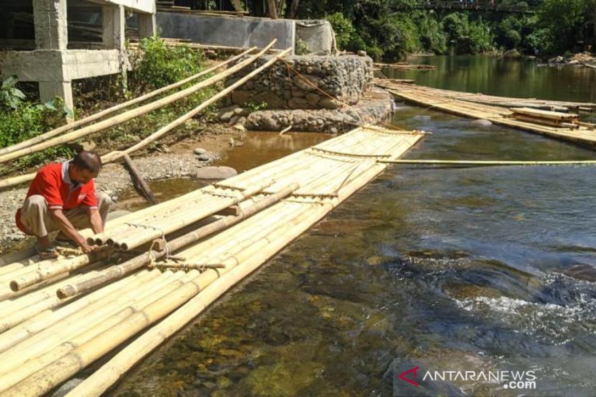 Sempat ditutup, objek wisata bamboo rafting Loksado kembali dibuka