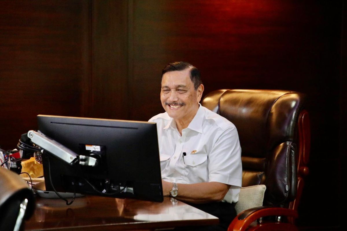 Luhut: RI hemat Rp100 triliun kembangkan transportasi kereta api