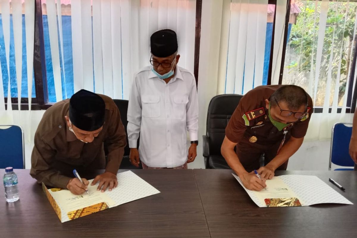 Kejari salurkan zakat di Baitul Mal Aceh Besar