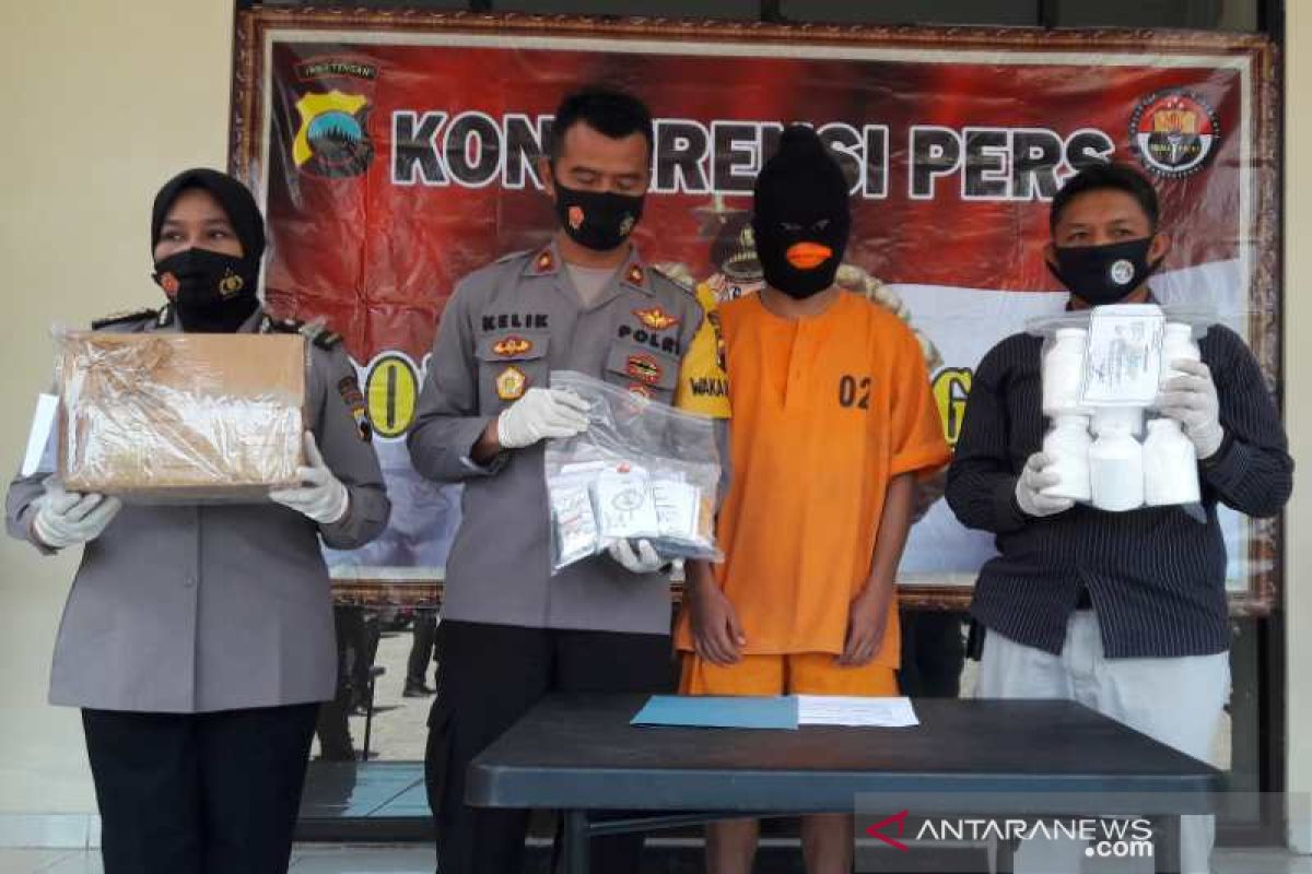 Ribuan butir obat terlarang disita polisi