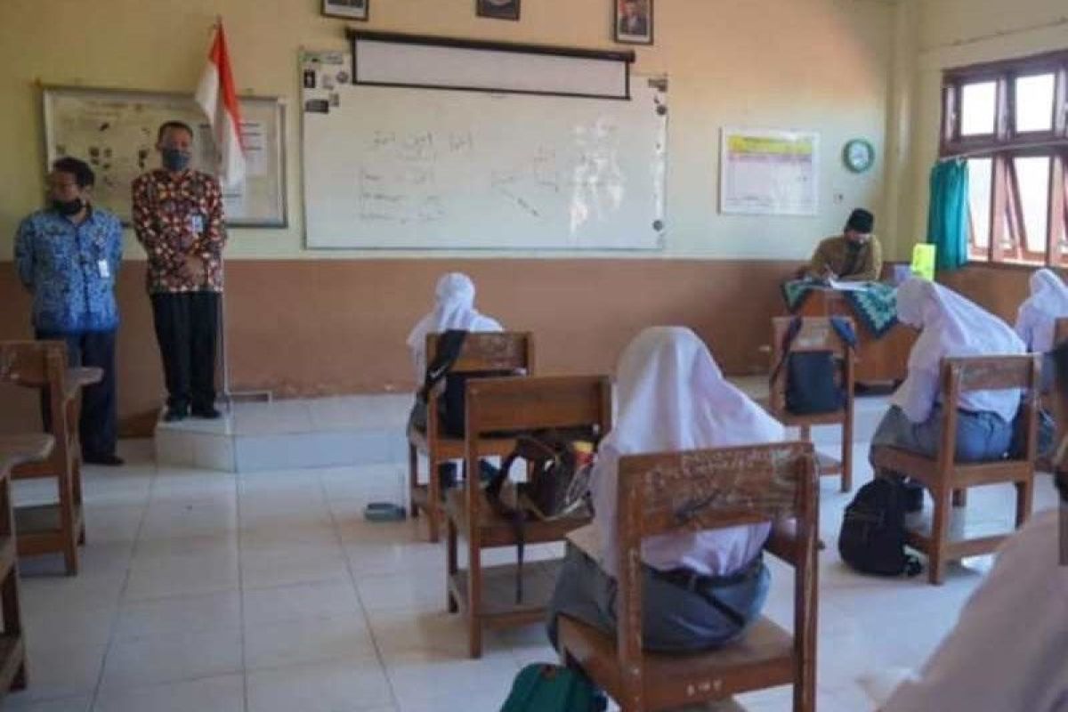Tiga sekolah tingkat SMA sederajat di Kota Madiun gelar pembelajaran tatap muka