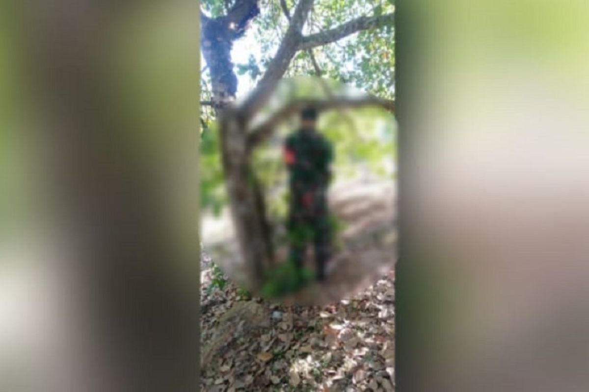 Di Bombana, seorang anggota TNI ditemukan meninggal tergantung di pohon