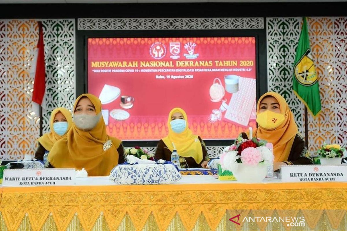 Nurmiati AR ikuti munas Dekranas, harap perajin tetap produktif