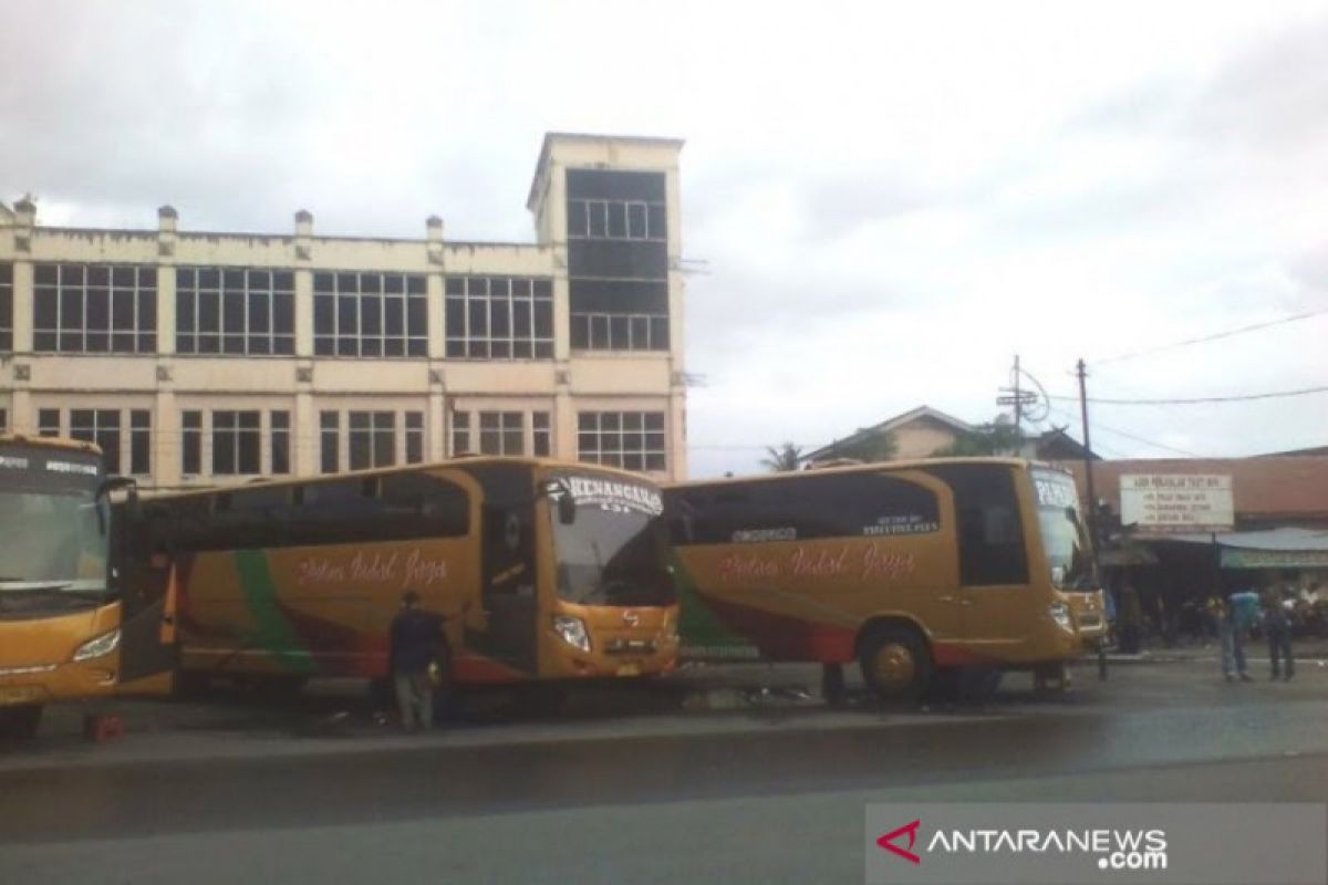 Bus antarprovinsi mulai beroperasi di Terminal KM-6 Banjarmasin