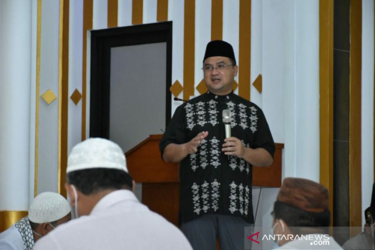 Pemprov Babel serahkan bantuan pembangunan Masjid Al-Ikhlas Muntok