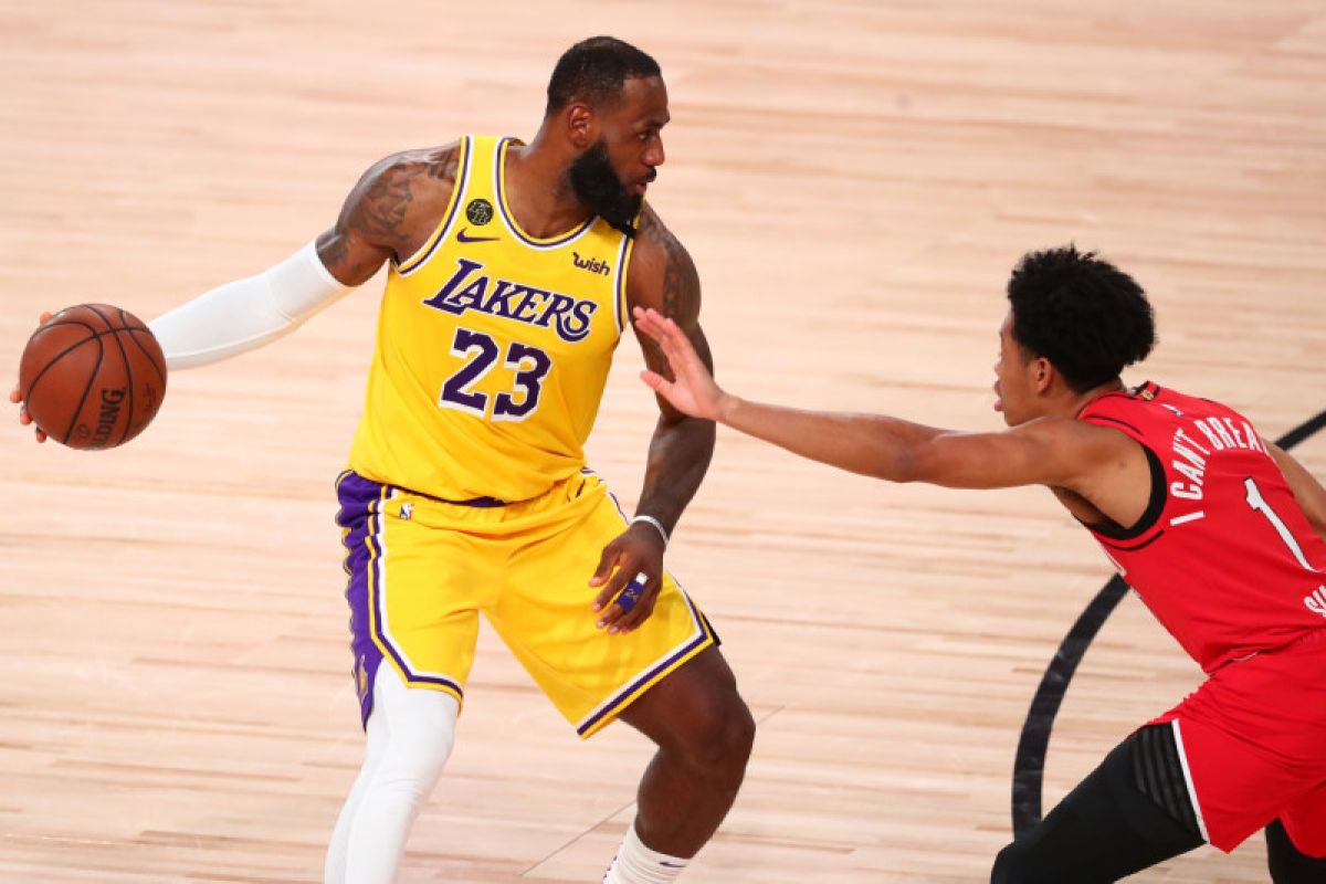 Lakers atasi Blazers 118-88, kedudukan jadi imbang 1-1