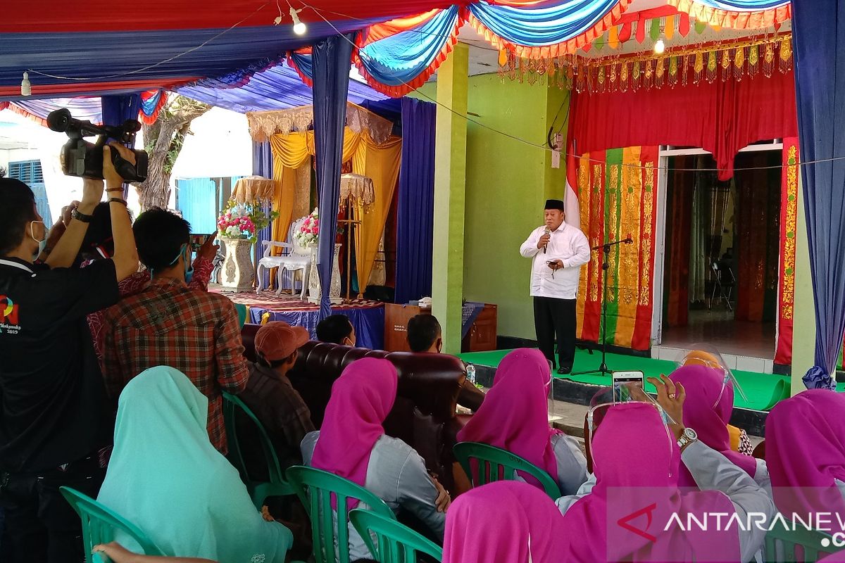 Melalui sidang isbat, belasan pasangan di Mukomuko dapat buku nikah gratis