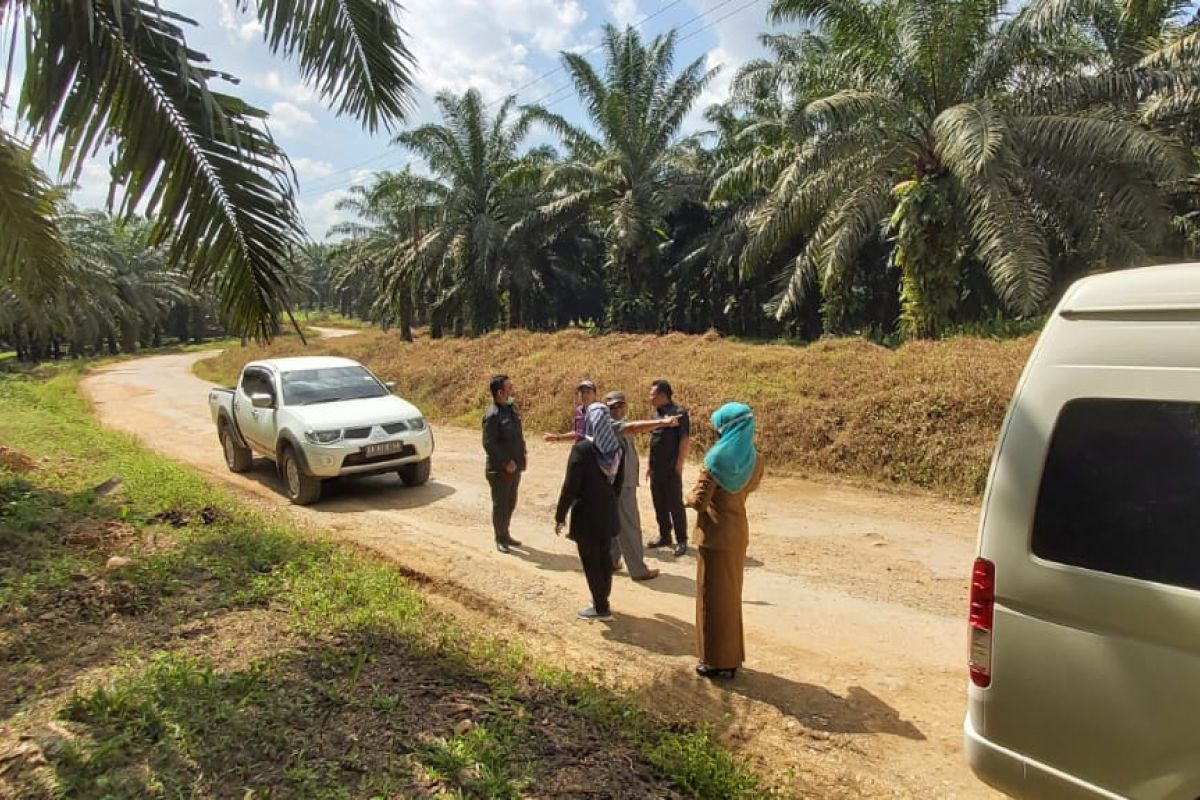 Komisi III - PT AAL bahas penanganan jalan rusak Desa Hayub