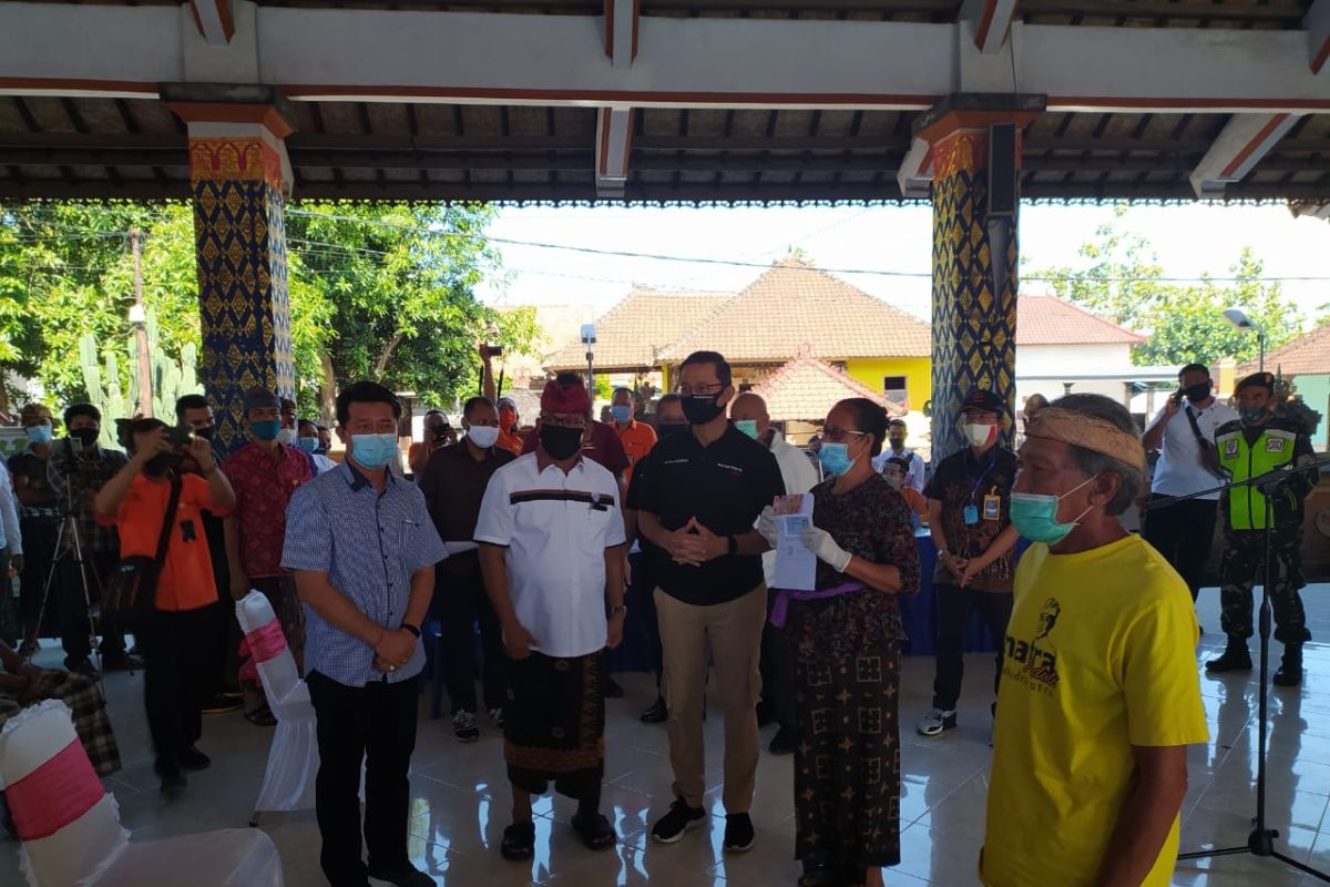 Mensos bagikan BST di Kusamba-Klungkung dan Padangbai-Karangasem