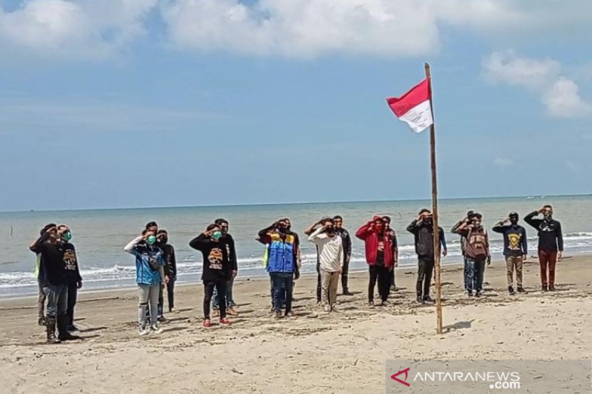 Kisah komunitas motor rayakan HUT ke-75 Kemerdekaan di pantai dan perbatasan