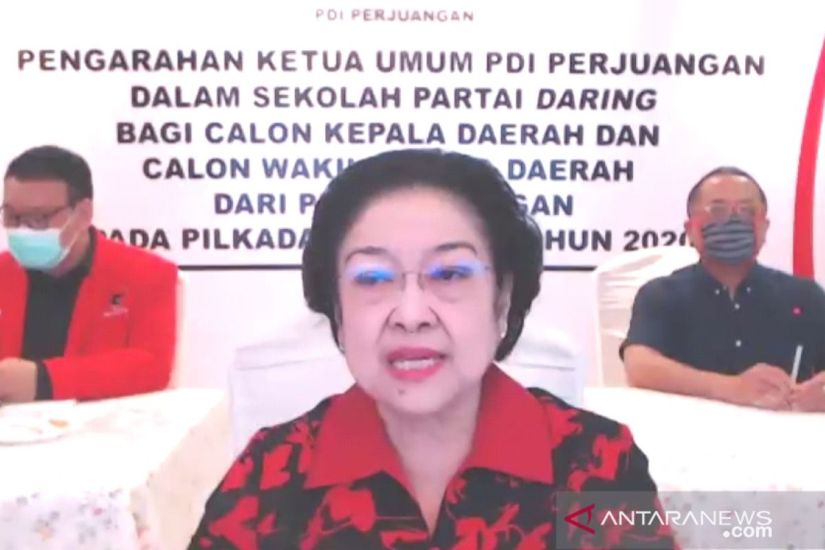 Megawati harapkan calon kepala daerah PDIP contoh Risma dan Azwar Anas