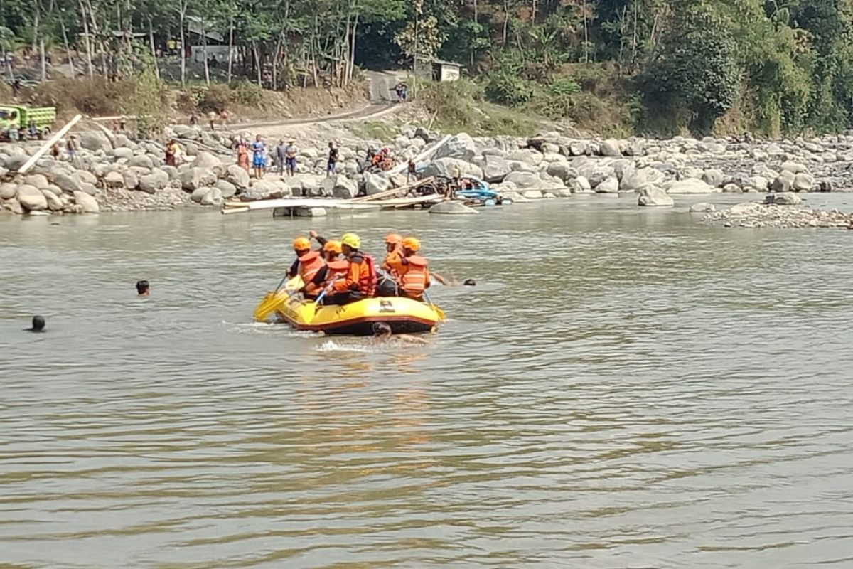 Tim SAR temukan korban tenggelam di Sungai Serayu meninggal